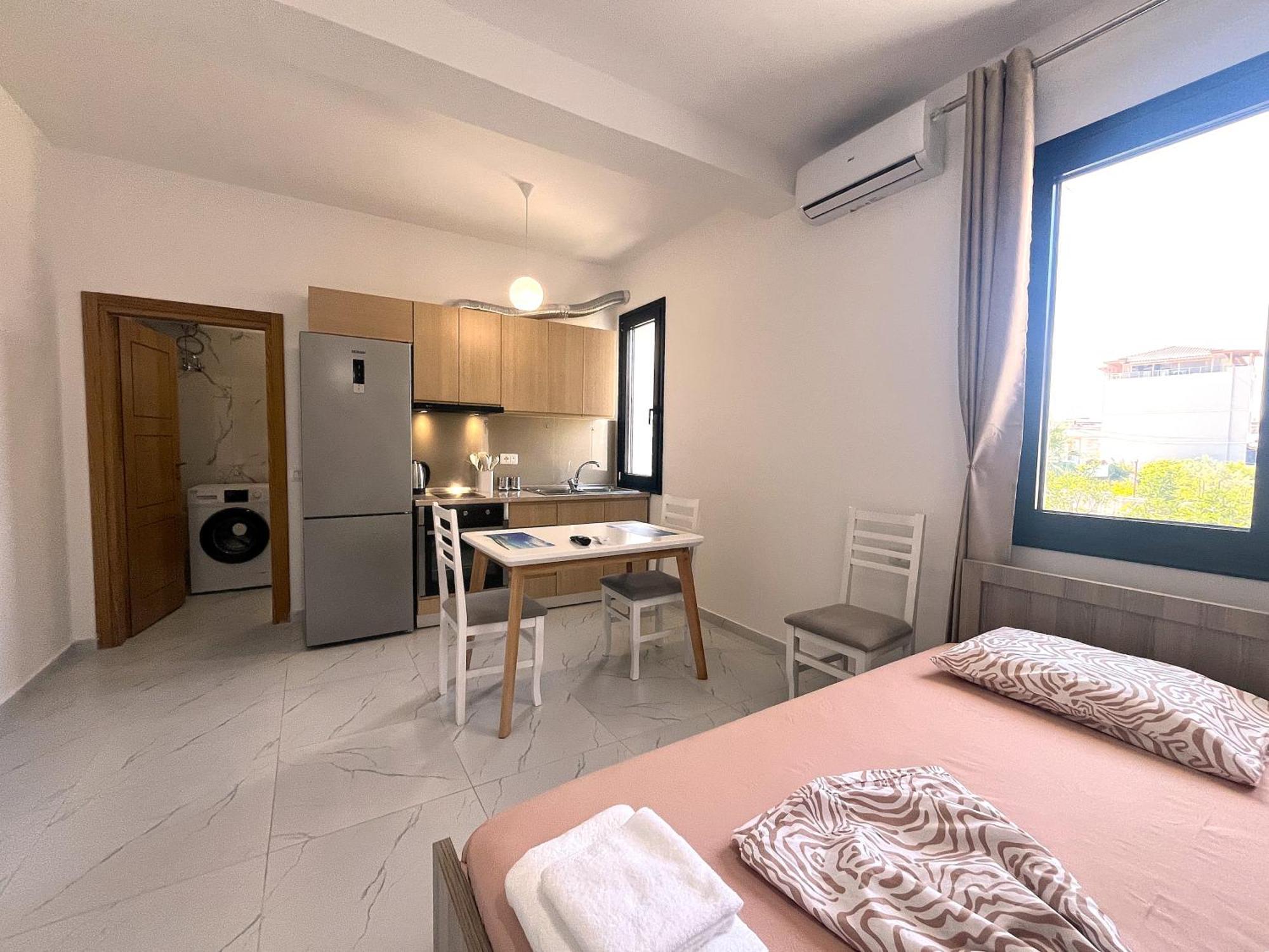 Vlora Escape Studios Near Sea & City Center *