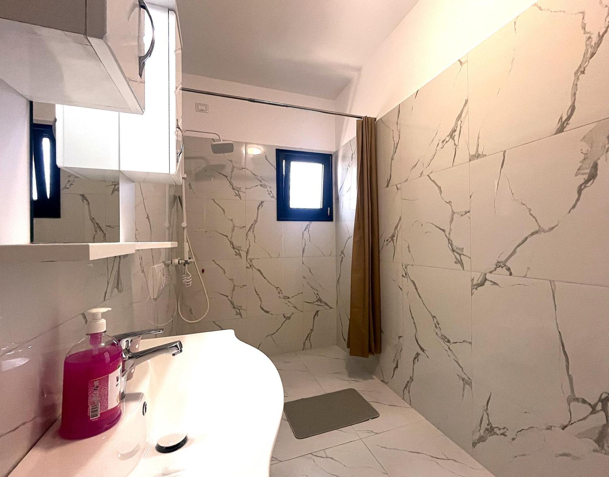 Casa de hóspedes Vlora Escape Studios Near Sea & City Center