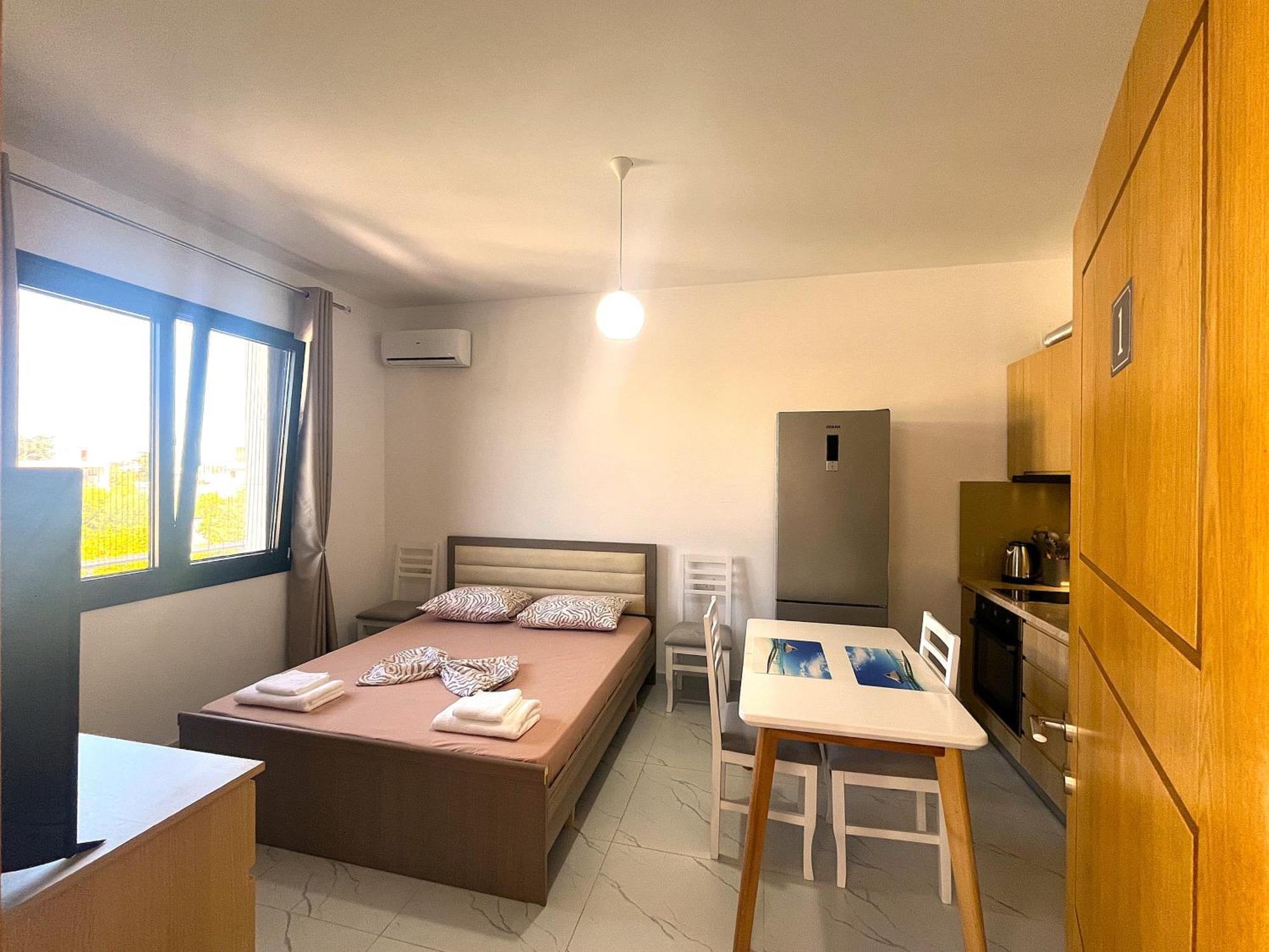 Vlora Escape Studios Near Sea & City Center *